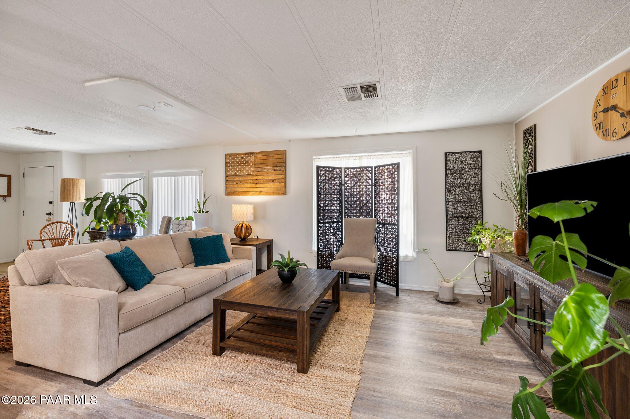 1375 Lakeview Road Prescott, AZ 86301 - Photo 12 of 46 055-Living Room