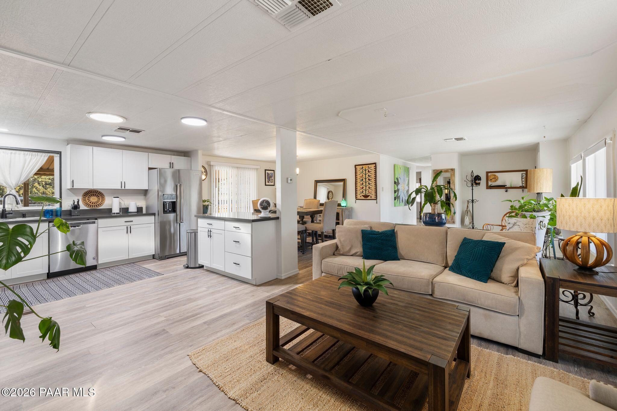 1375 Lakeview Road Prescott, AZ 86301 - Photo 13 of 46 060-Living Room