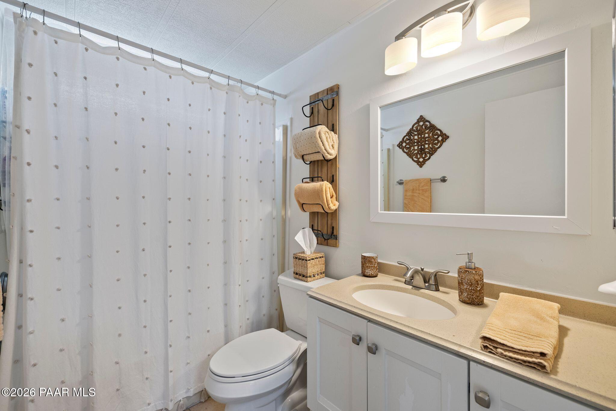 1375 Lakeview Road Prescott, AZ 86301 - Photo 21 of 46 099-Bathroom #1