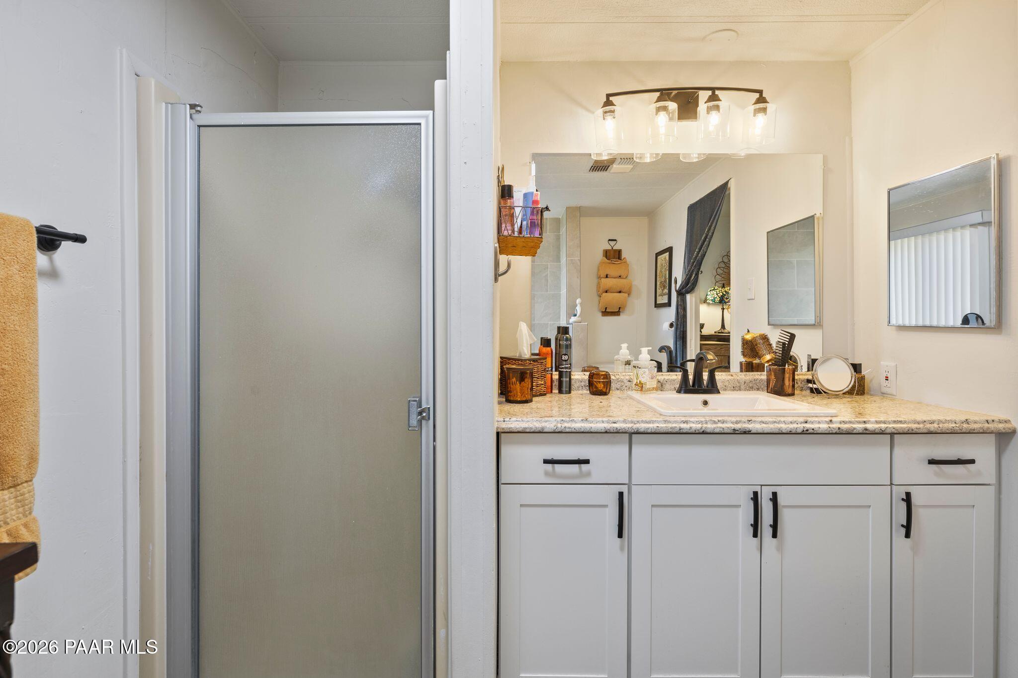 1375 Lakeview Road Prescott, AZ 86301 - Photo 24 of 46 115-Primary Bathroom