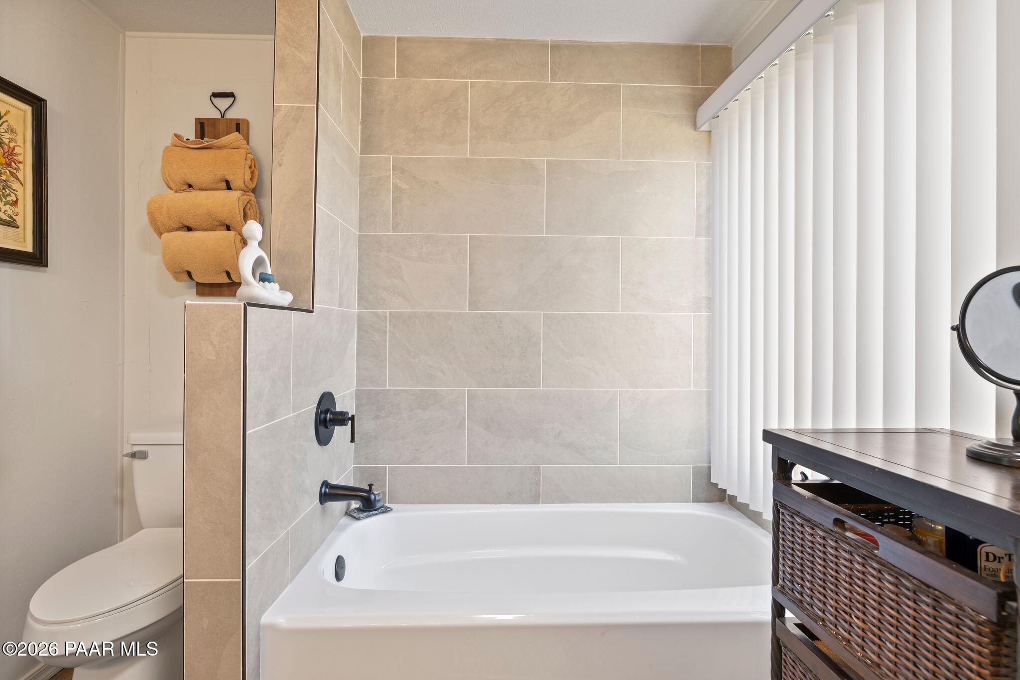 1375 Lakeview Road Prescott, AZ 86301 - Photo 25 of 46 120-Primary Bathroom