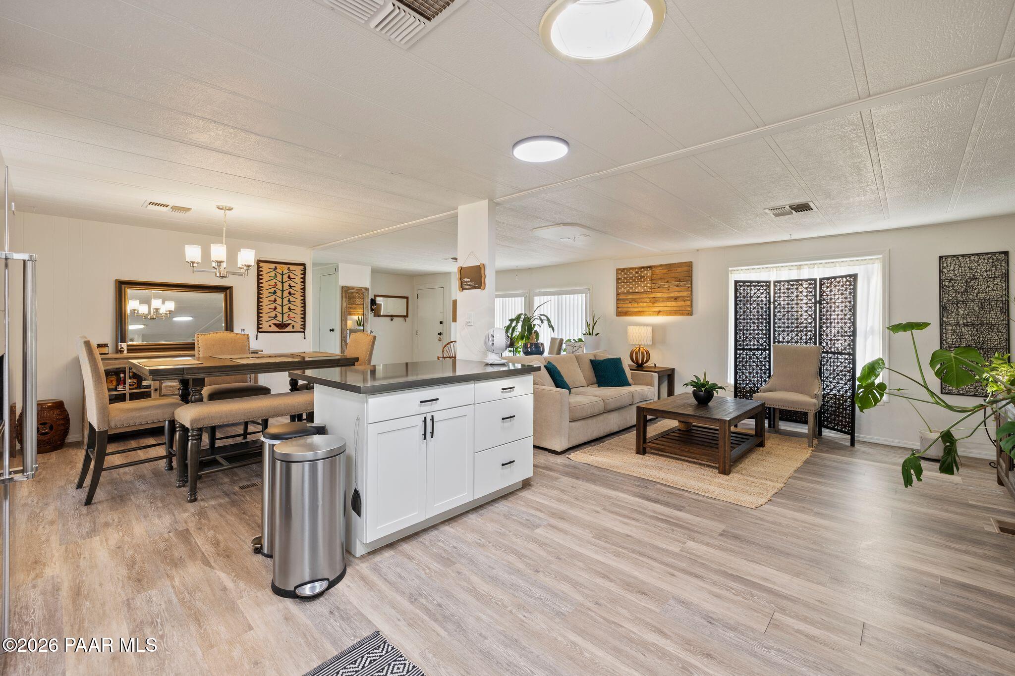 1375 Lakeview Road Prescott, AZ 86301 - Photo 9 of 46 040-Kitchen