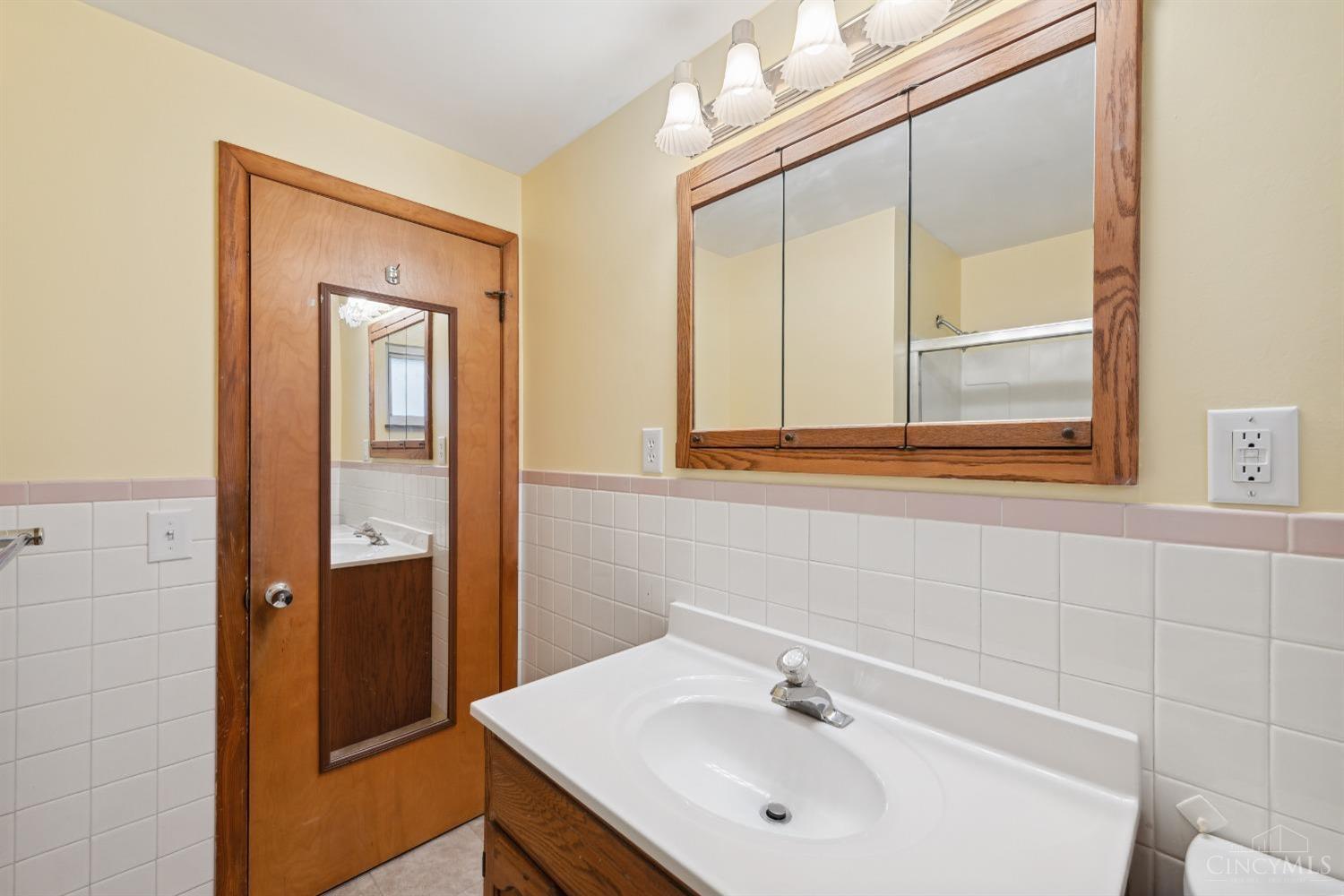 8318 Hendrickson Road Middletown, OH 45044 - Photo 29 of 41