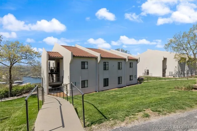 $199,900 | 15 Monterey Dr Lake, Unit 3A3B, Lake Ozark, MO 65049