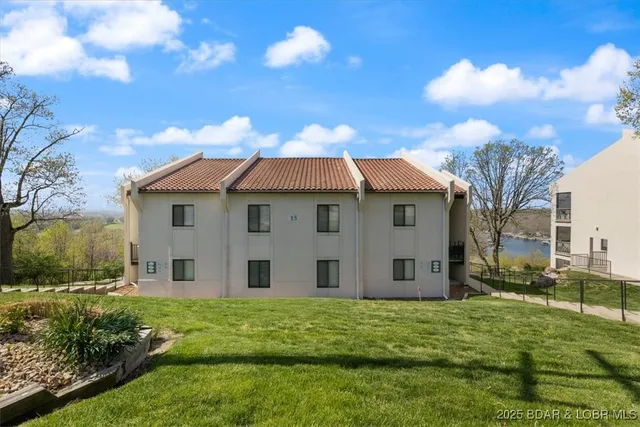 $199,900 | 15 Monterey Dr Lake, Unit 3A3B, Lake Ozark, MO 65049