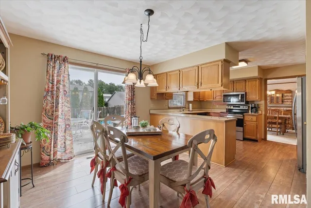 $394,900 | 3610 73rd Street, Moline, IL 61265