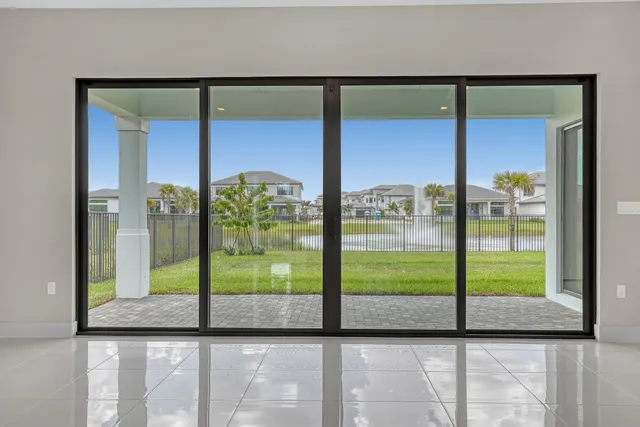 a view of window in an empty room
