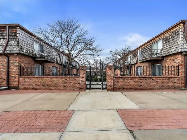 $185,000 | 4426 Jarboe Street, Unit 5, Kansas City, MO 64111