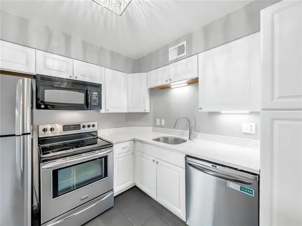 $185,000 | 4426 Jarboe Street, Unit 5, Kansas City, MO 64111
