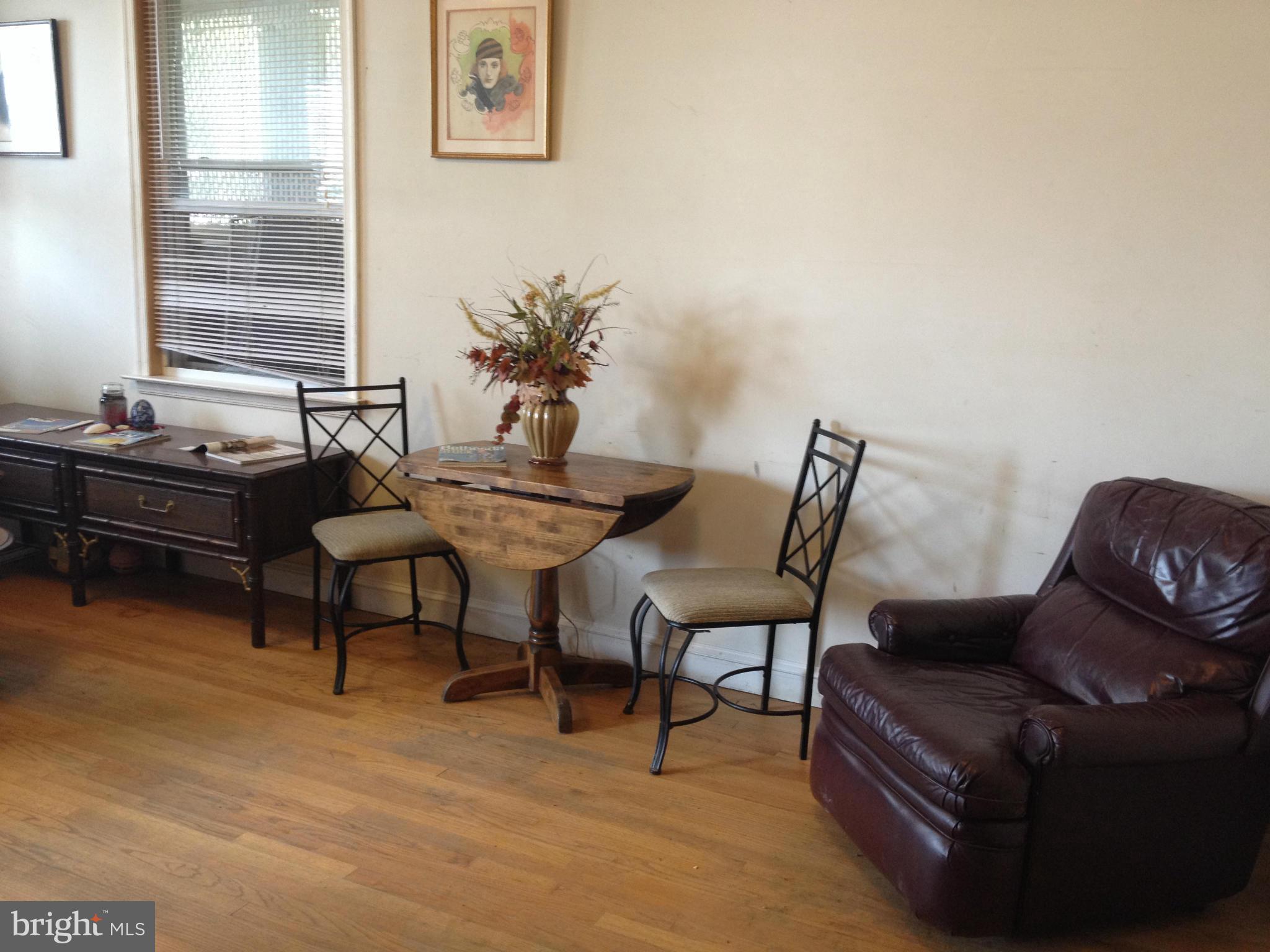 4607 Decatur Street Hyattsville, MD 20781 - Photo 4 of 27 Living Room