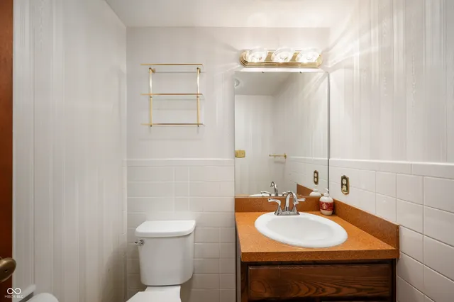 $449,000 | 910 Claridge Court, Indianapolis, IN 46260