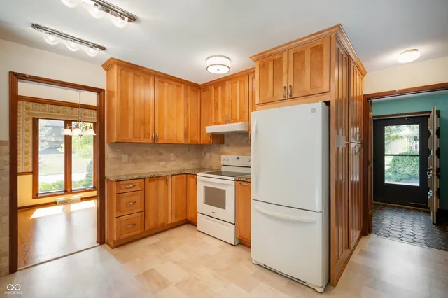 $449,000 | 910 Claridge Court, Indianapolis, IN 46260