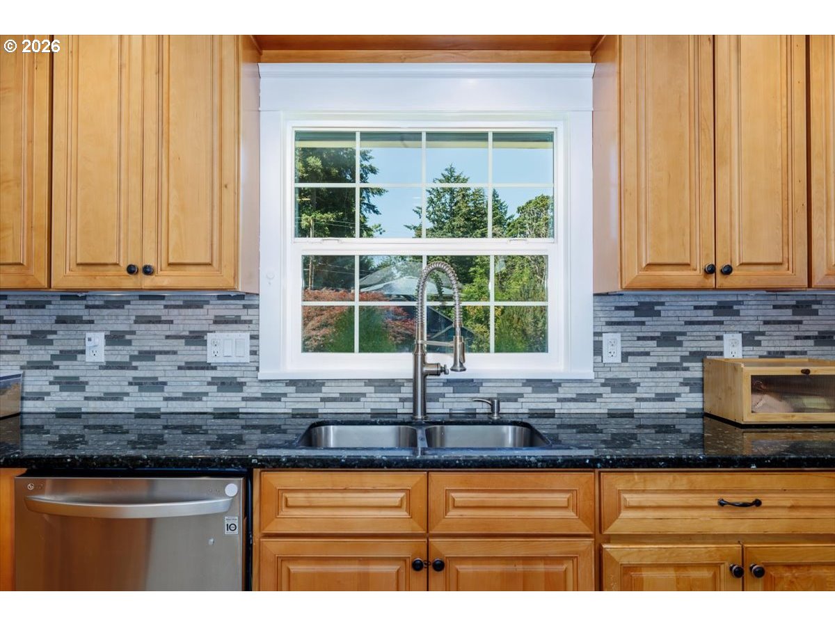 4150 Southwest 94th Avenue Portland, OR 97225 - Photo 17 of 47