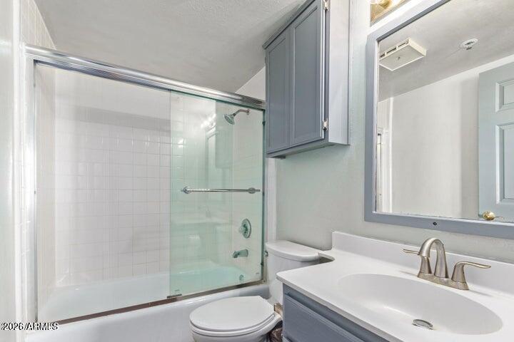 17 East Ruth Avenue, Unit 307 Phoenix, AZ 85020 - Photo 10 of 16 Primary Bath