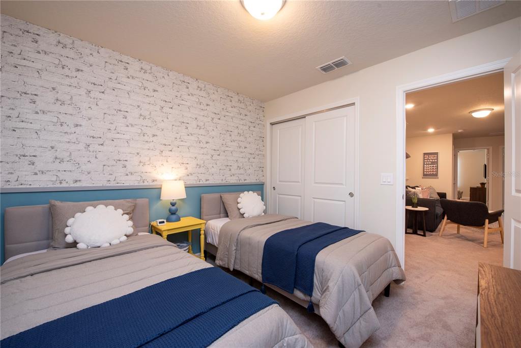 126 Jetty Way Davenport, FL 33897 - Photo 34 of 52 a bedroom with two beds and a couch
