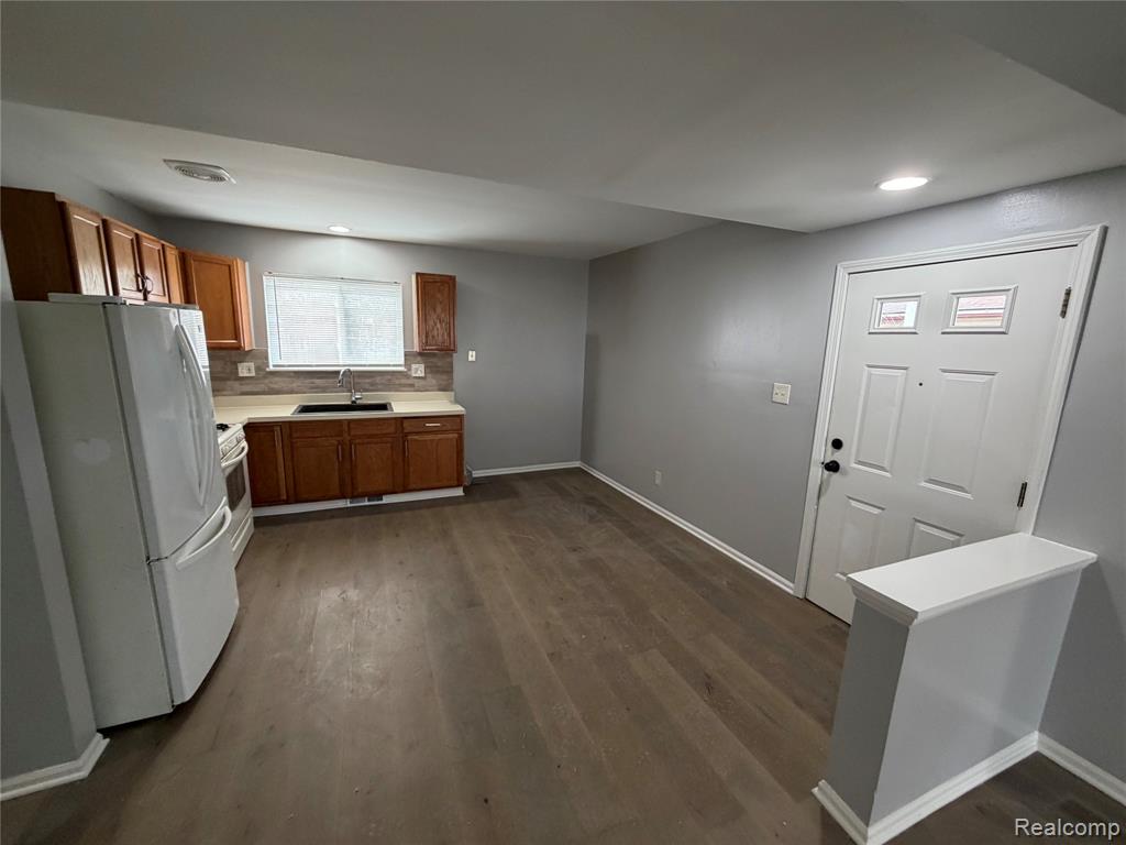 19445 Inkster Road Livonia, MI 48152 - Photo 8 of 16
