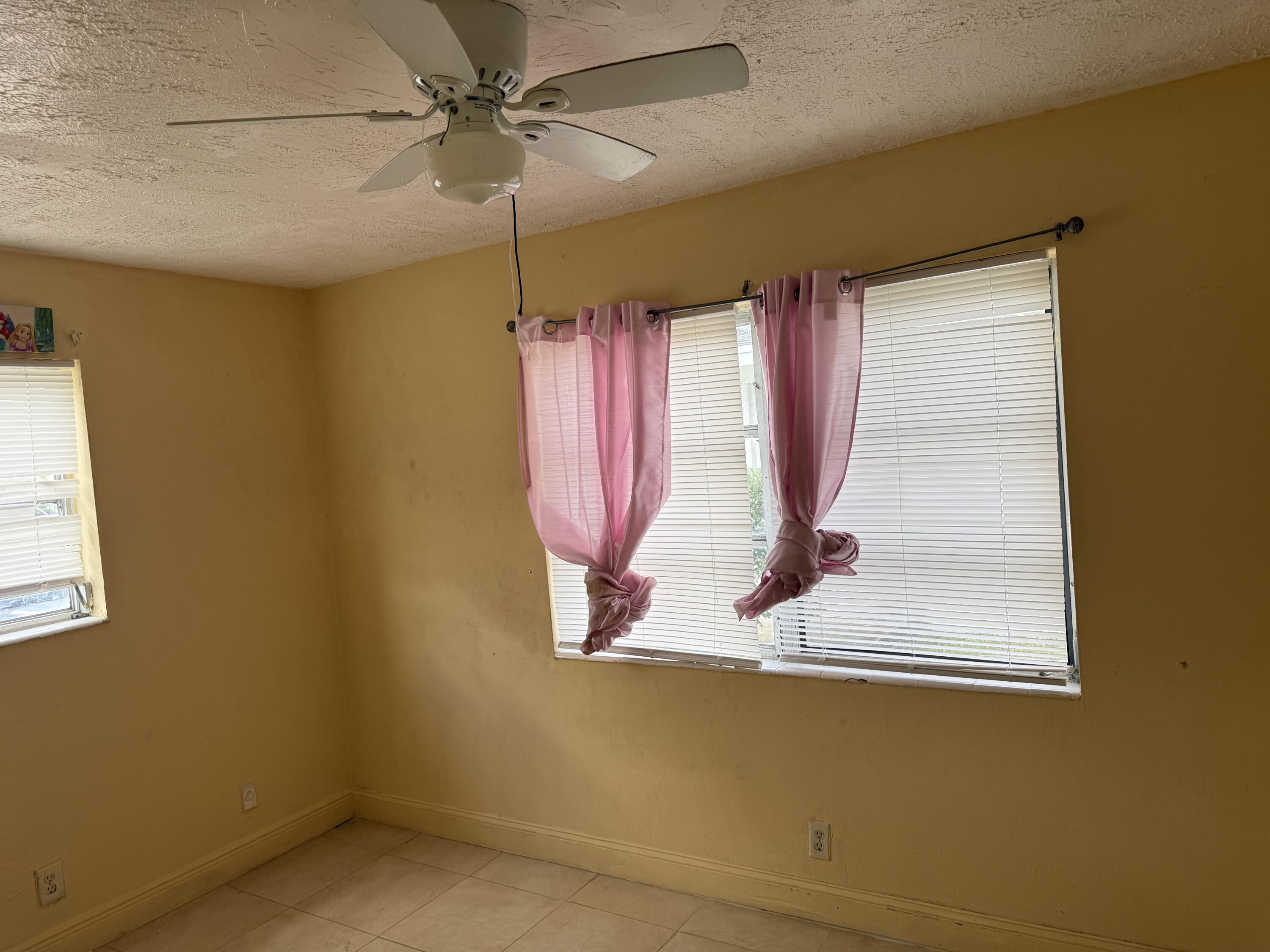 1676 West 10th Street Riviera Beach, FL 33404 - Photo 6 of 13 IMG_0906
