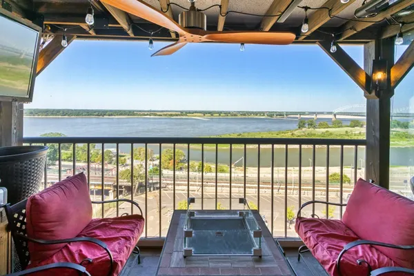 $325,000 | 200 Wagner Place, Unit 1103, Memphis, TN 38103