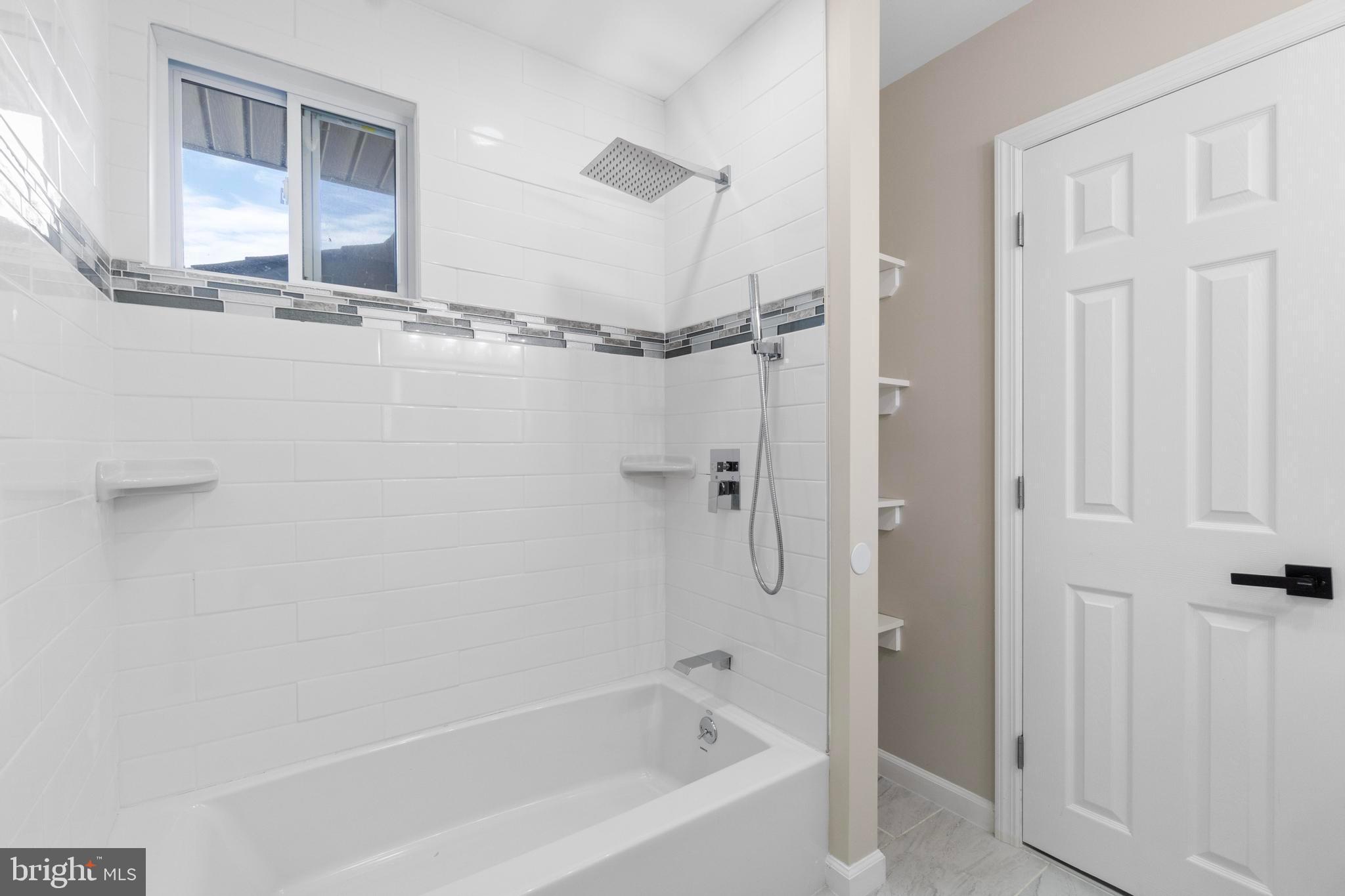 998 Kingston Drive Cherry Hill, NJ 08034 - Photo 27 of 35 a bathroom with a bathtub