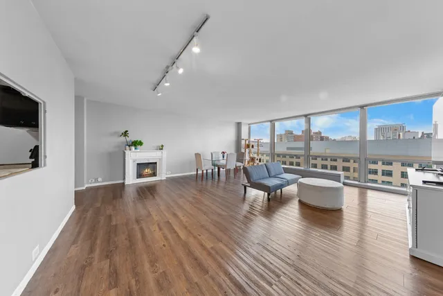 $375,990 | 330 West Diversey Parkway, Unit 1508, Chicago, IL 60657