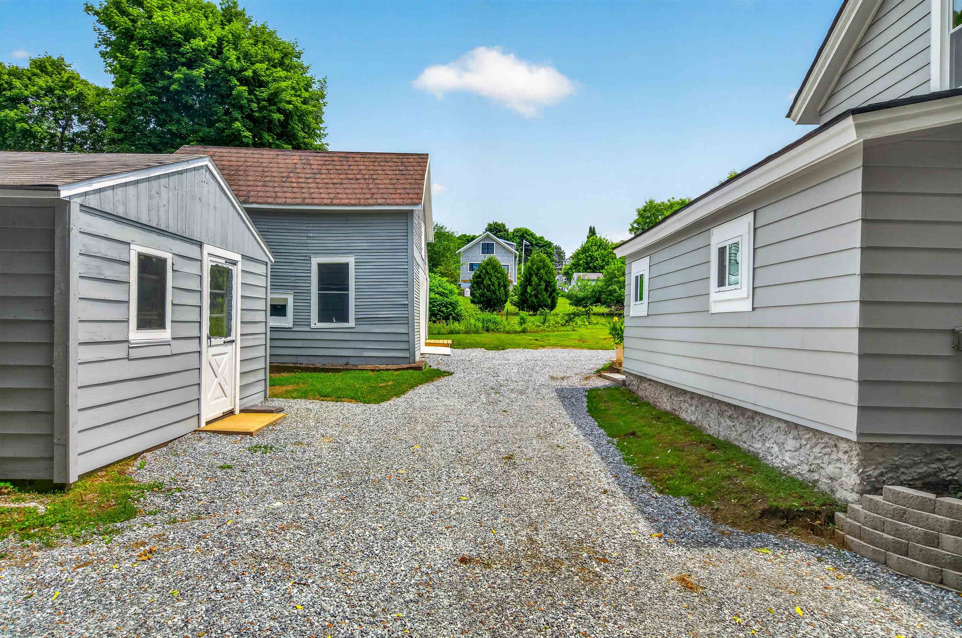 29 Clinton Avenue Rutland, VT 05701 - Photo 3 of 49