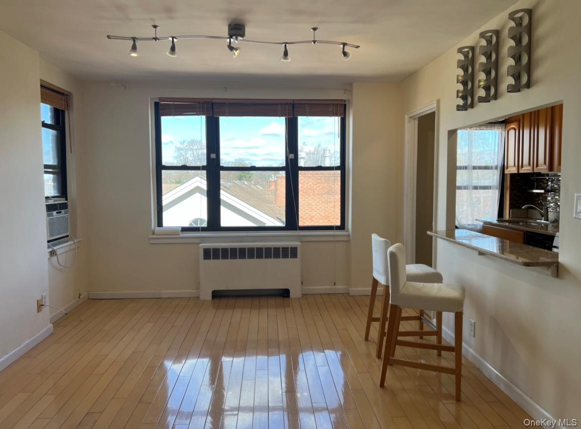 1 Maple Drive, Unit 3H Great Neck, NY 11021 - Photo 2 of 12