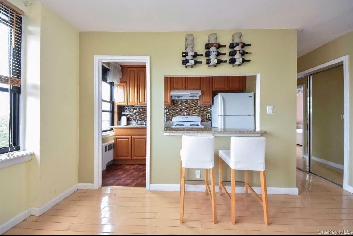 1 Maple Drive, Unit 3H Great Neck, NY 11021 - Photo 3 of 12