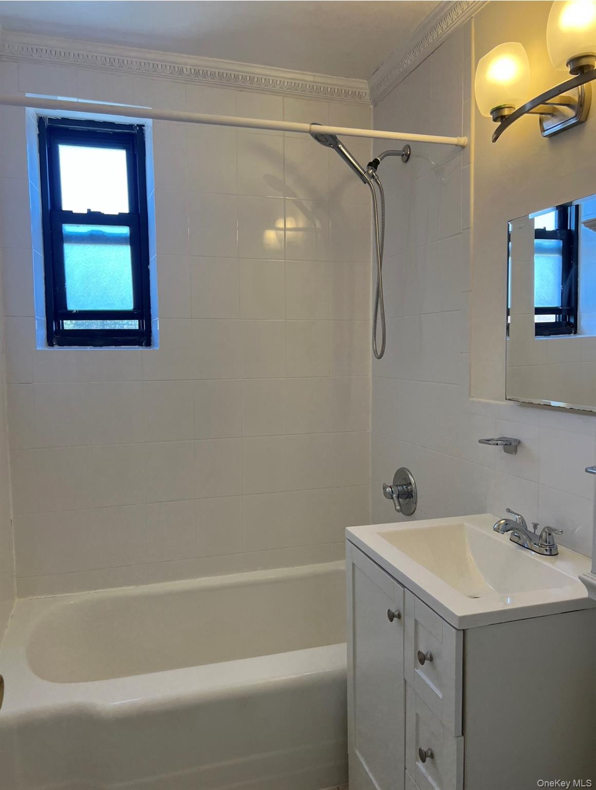 1 Maple Drive, Unit 3H Great Neck, NY 11021 - Photo 6 of 12