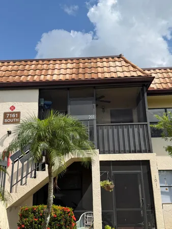$2,000 | 7161 Golf Colony Court, Unit 201, Lake Worth, FL 33467
