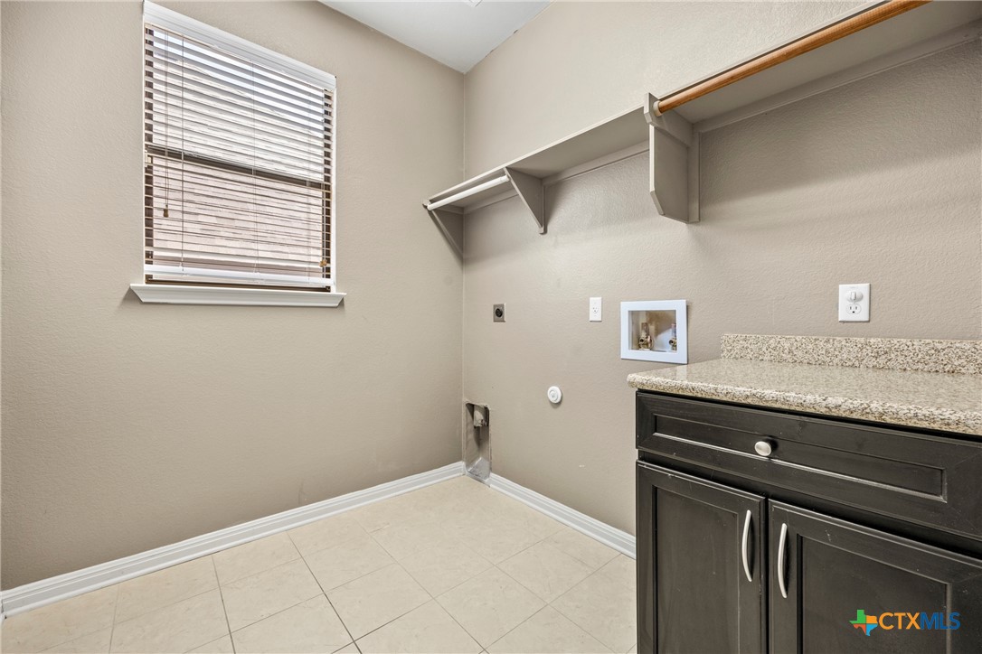 3306 Castleton Drive Killeen, TX 76542 - Photo 26 of 39 a view of a hallway with entryway