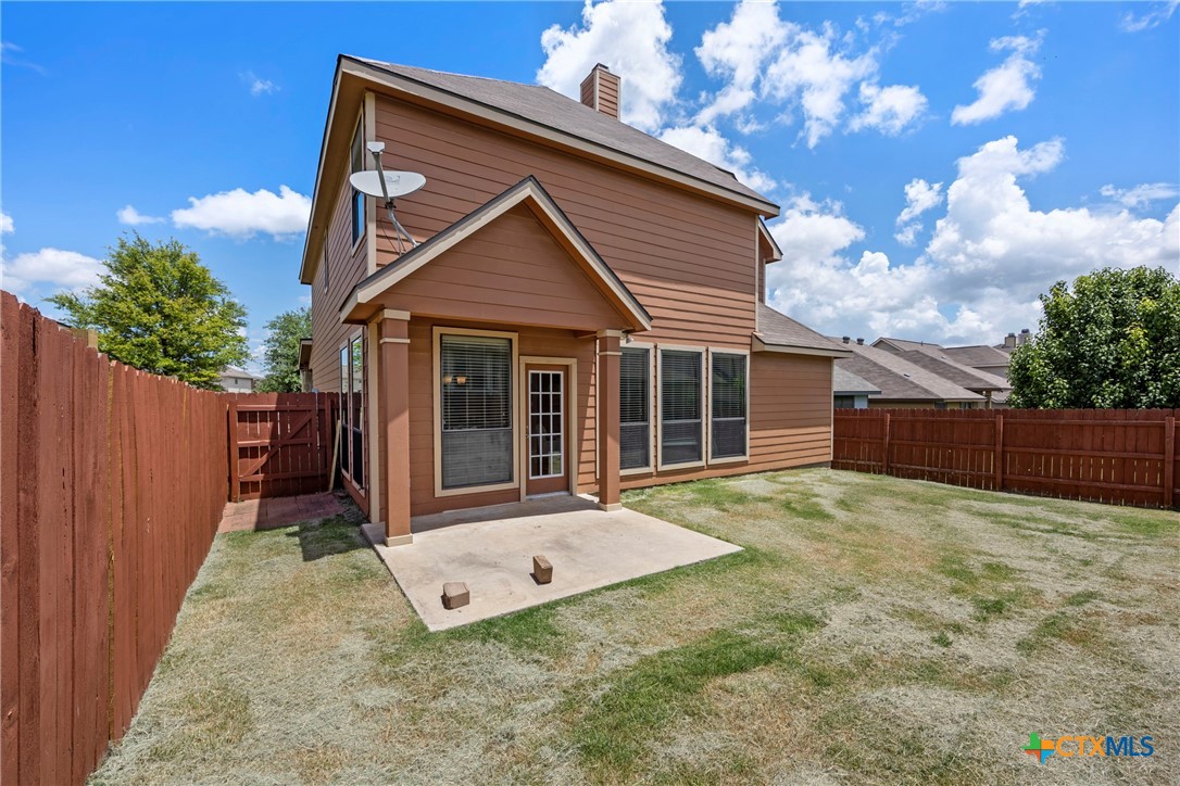 3306 Castleton Drive Killeen, TX 76542 - Photo 33 of 39 a front view of a house with a garden and yard