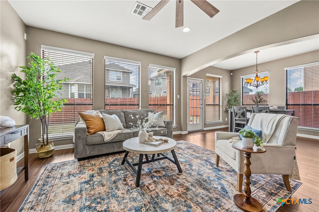 3306 Castleton Drive Killeen, TX 76542 - Photo 8 of 39 a living room with furniture and a potted plant