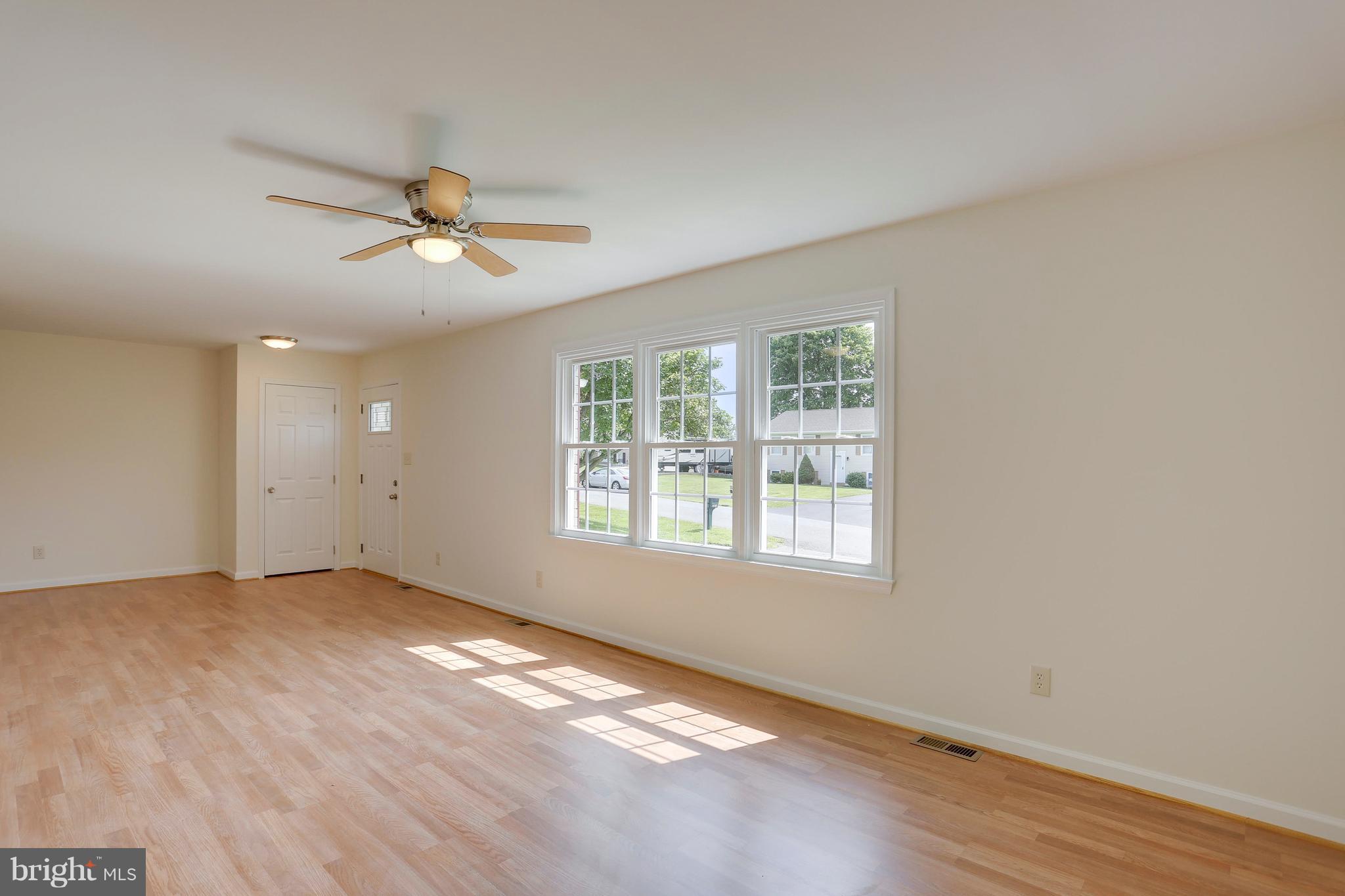 1610 Thomas Drive Point of Rocks, MD 21777 - Photo 5 of 28 Living Room