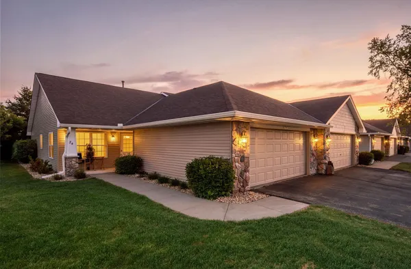 $325,000 | 74 Crown Pointe Curve, Hudson, WI 54016