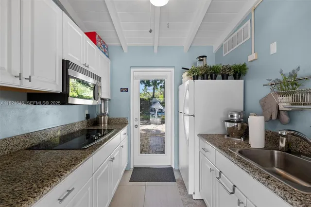 $2,975,000 | 7720 Southwest 79th Court, Miami, FL 33143