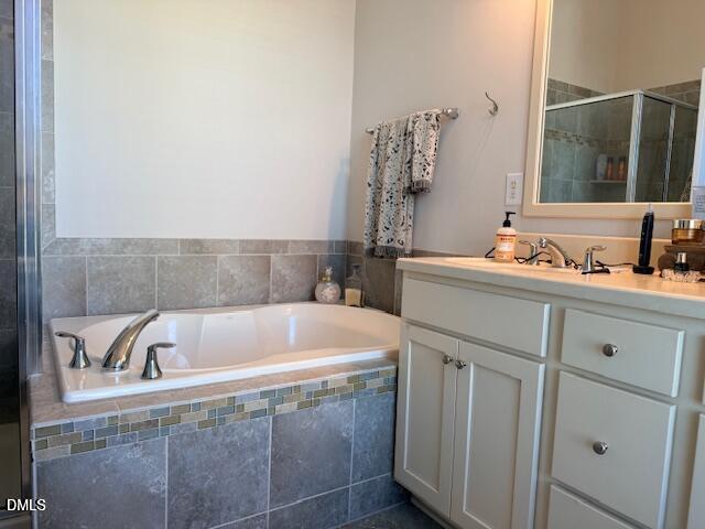 10510 Sablewood Drive, Unit 116 Raleigh, NC 27617 - Photo 27 of 47 a bathroom with a sink and a bathtub