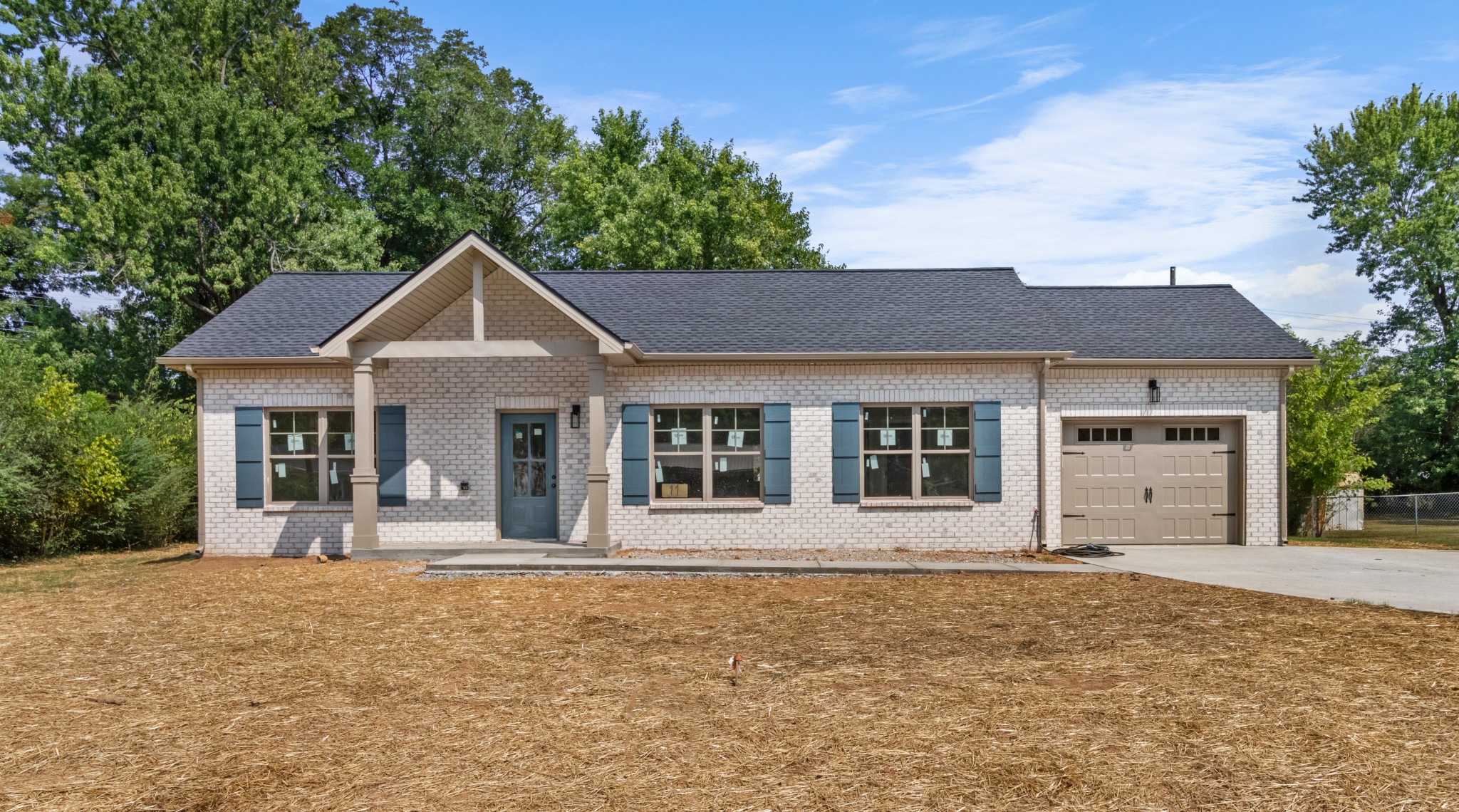 11 Donelson Drive Clarksville, TN 37042 - Photo 3 of 15 a front view of a house with a yard