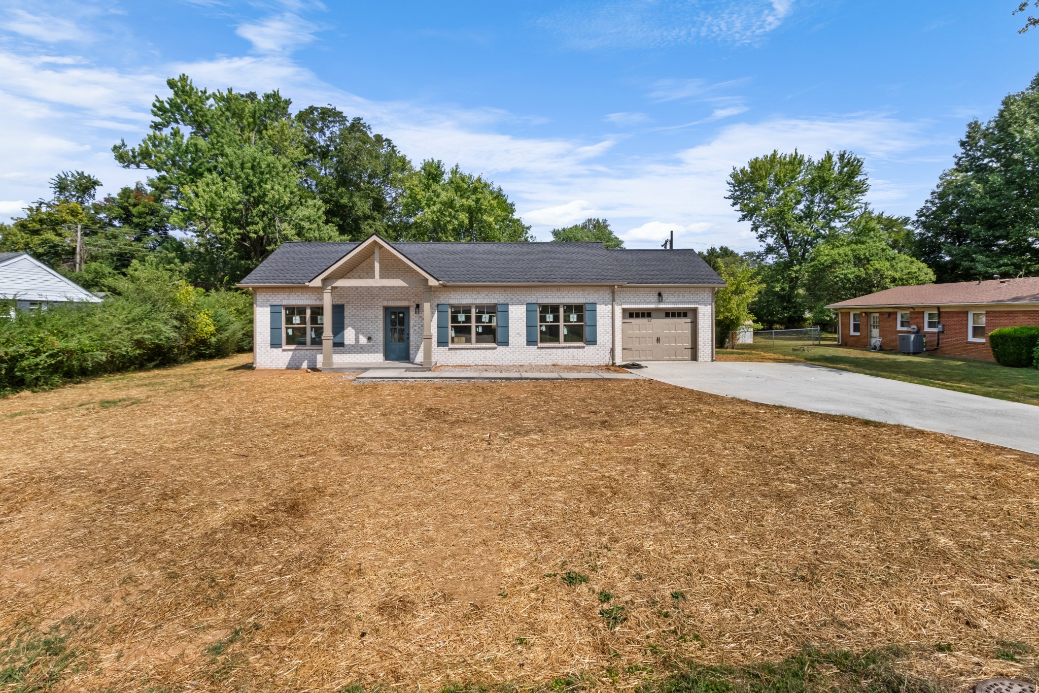 11 Donelson Drive Clarksville, TN 37042 - Photo 4 of 15 a front view of a house with a yard