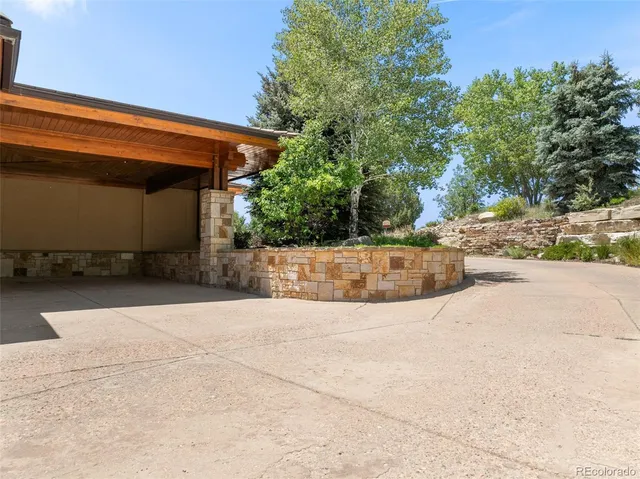 a view of an outdoor kitchen