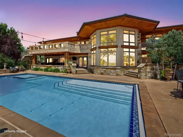 a view of a tennis court