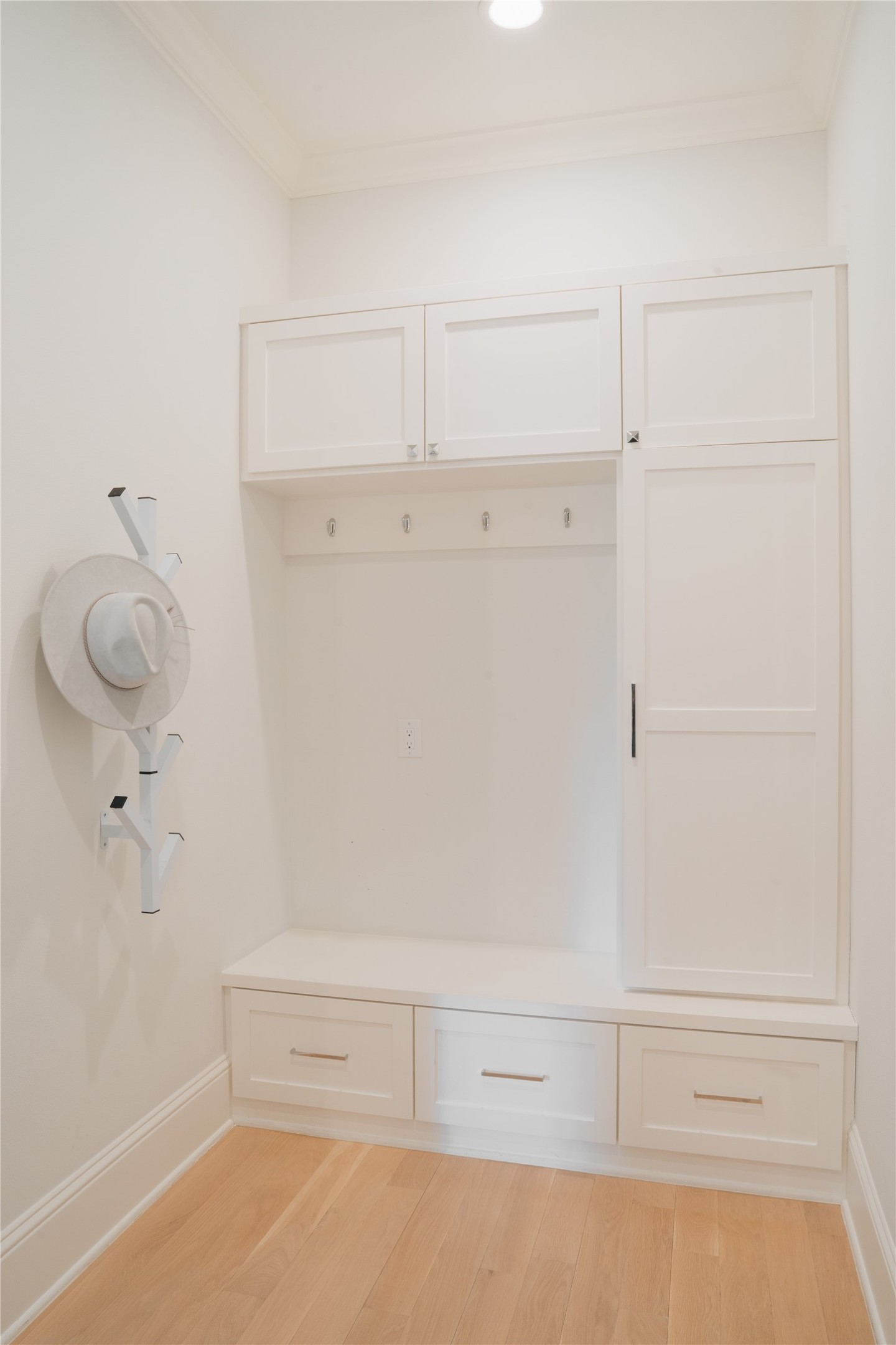 3817 Aberdeen Way Houston, TX 77025 - Photo 25 of 45 One of two mudrooms! Hang your coats and bags here to keep clutter at bay.