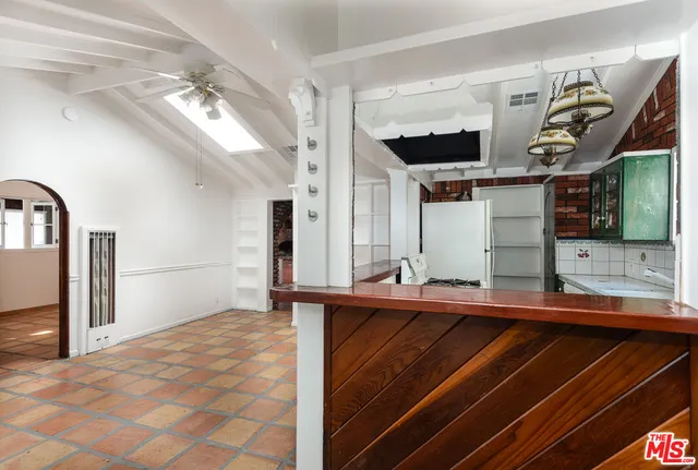 a view of a storage & utility room