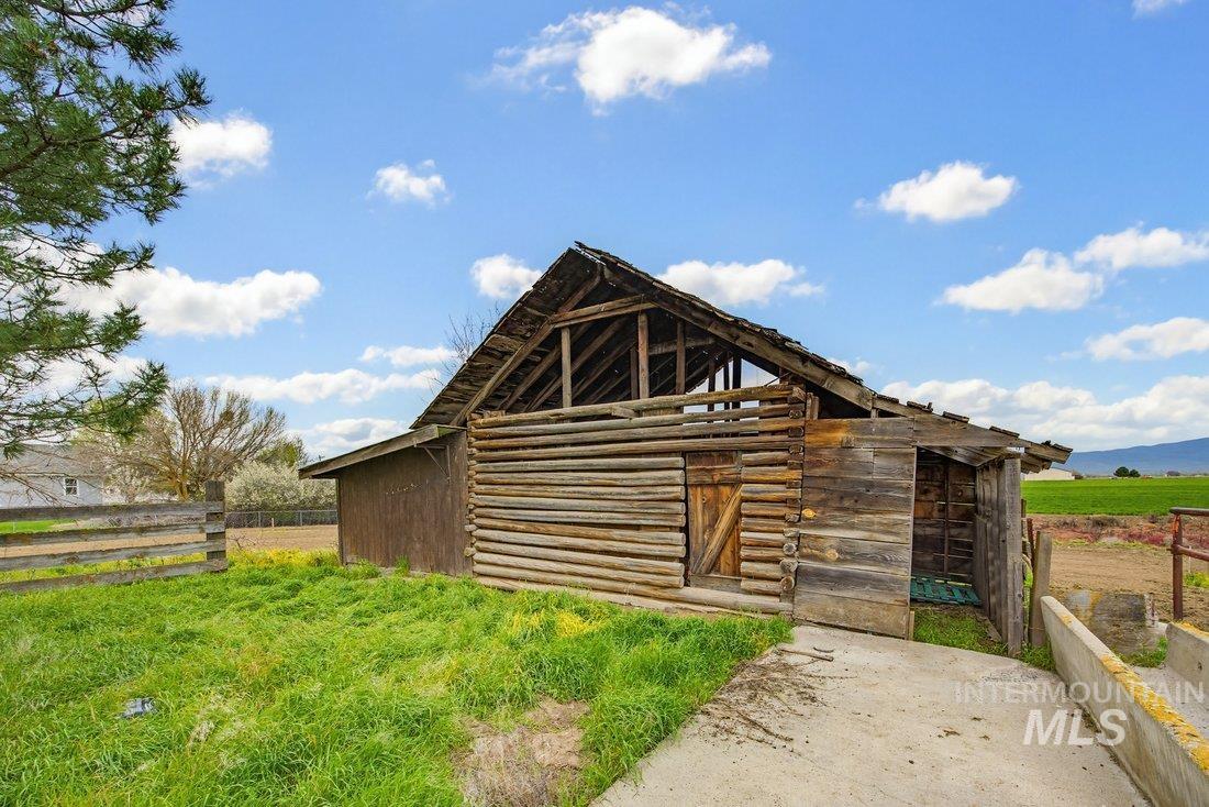 1112 Indianhead Road Weiser, ID 83672 - Photo 9 of 39