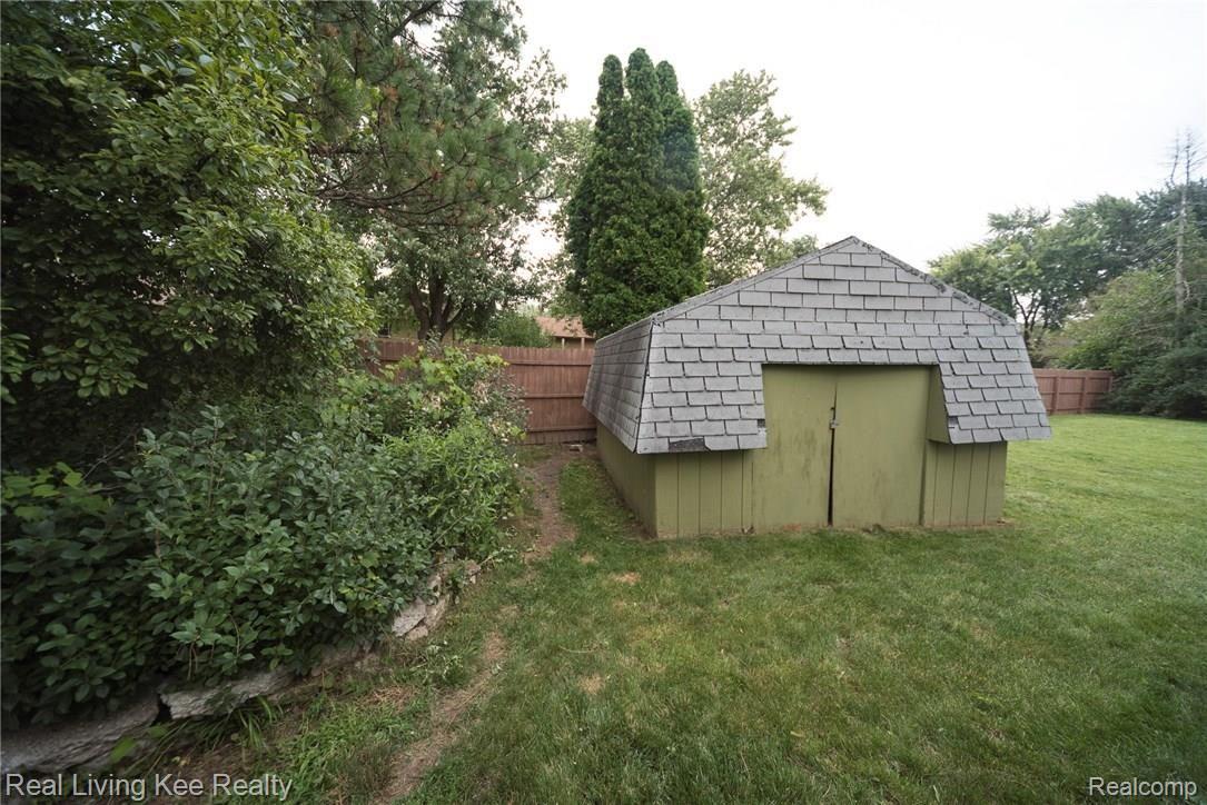 5191 Middleboro Road Grand Blanc, MI 48439 - Photo 33 of 37 MK7_2578.jpg