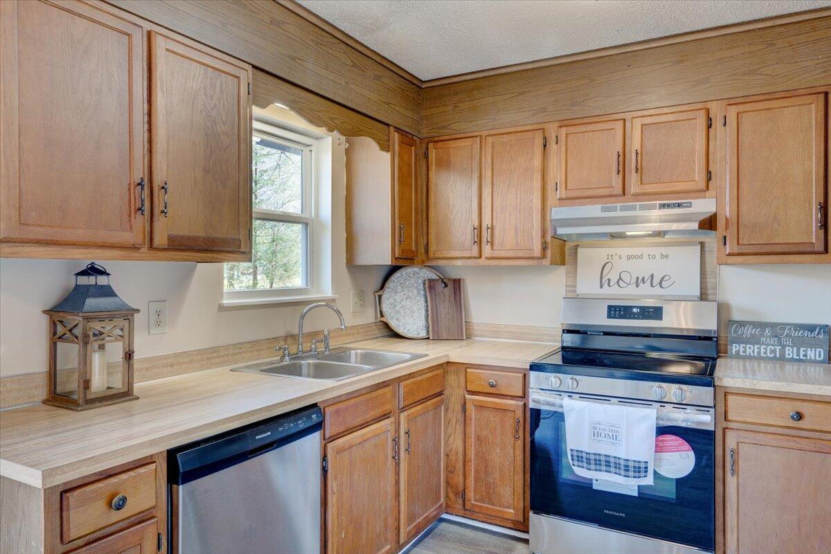 444 Academy Road Walterboro, SC 29488 - Photo 18 of 34 Lots of Natural light