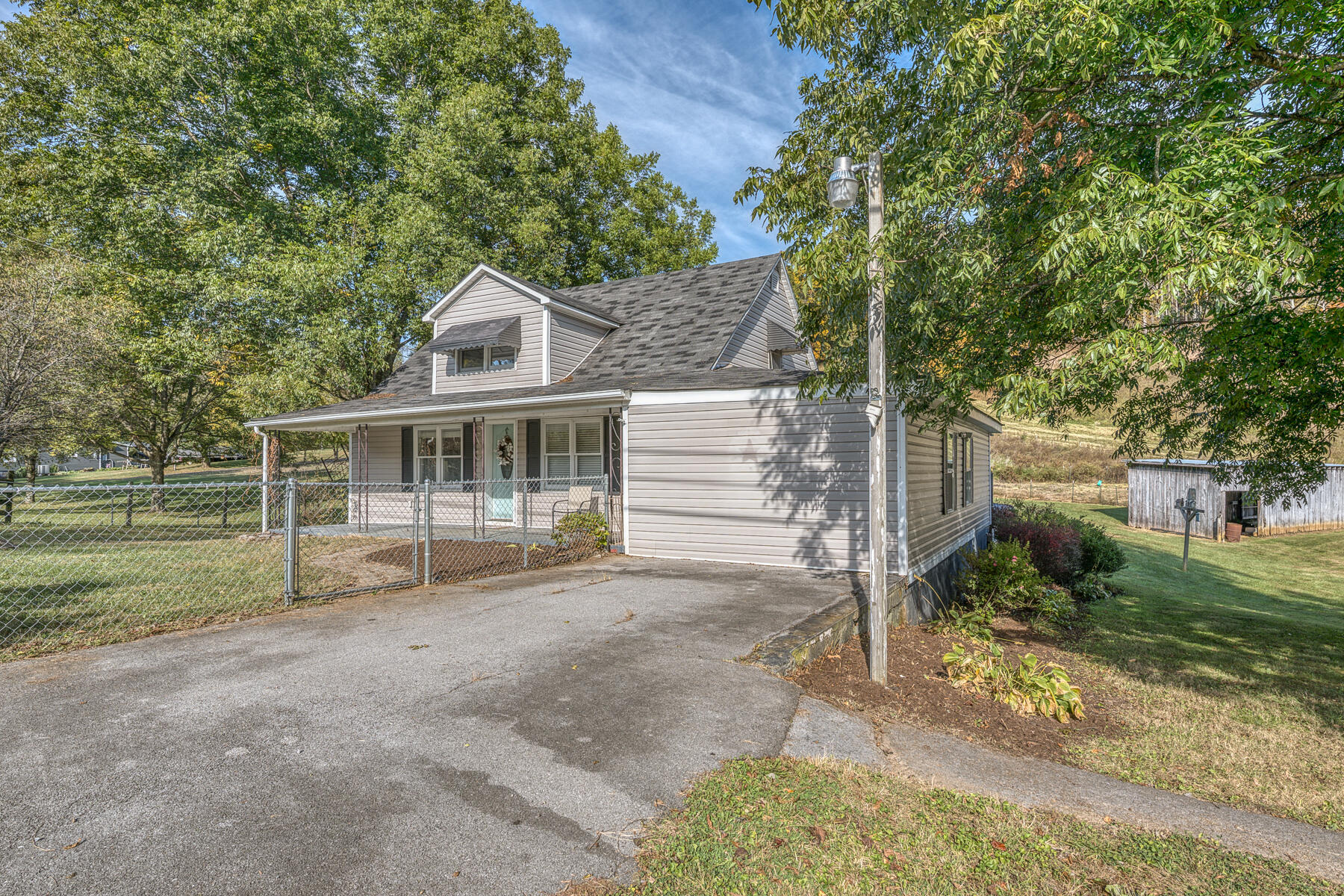 16517 Rich Valley Road Abingdon, VA 24210 - Photo 3 of 52 FRONT RIGHT