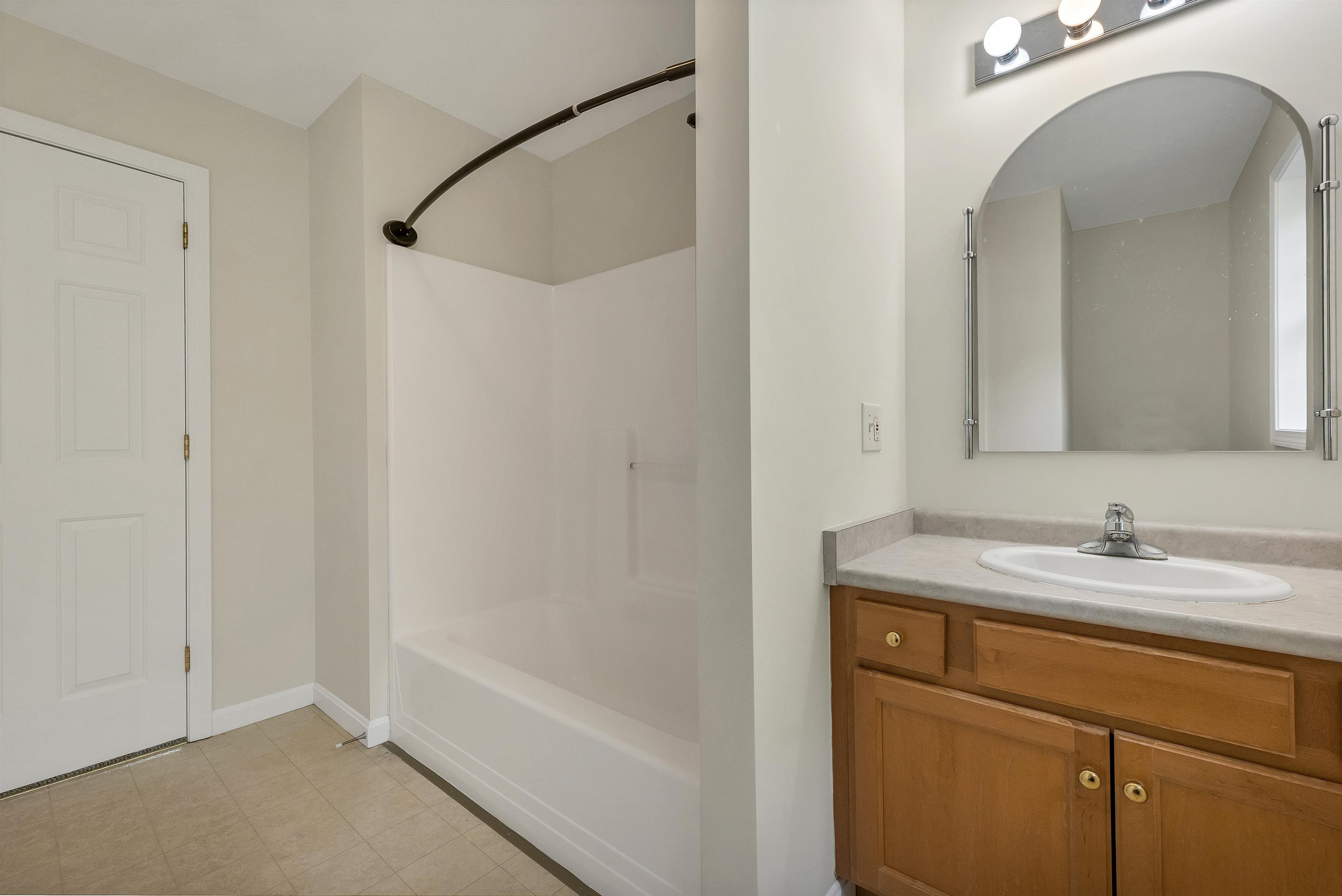 166 Sandown Road, Unit 4 Fremont, NH 03044 - Photo 20 of 40 Gallery Image 20