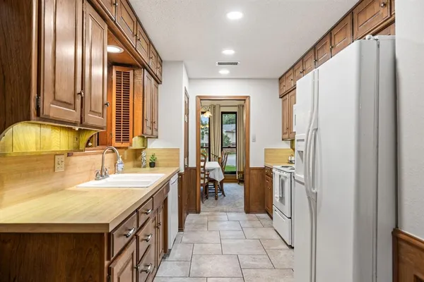 $450,000 | 2036 Parkridge Court, Hurst, TX 76054