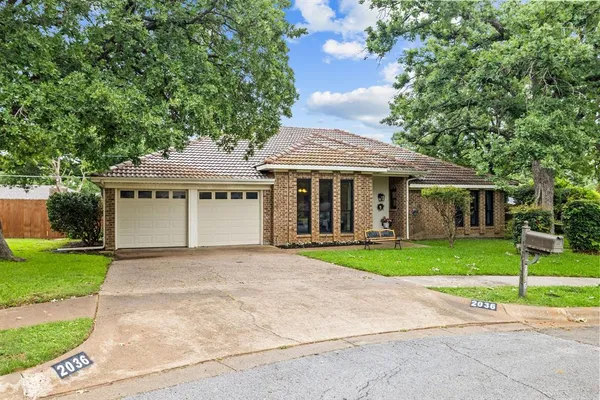$450,000 | 2036 Parkridge Court, Hurst, TX 76054