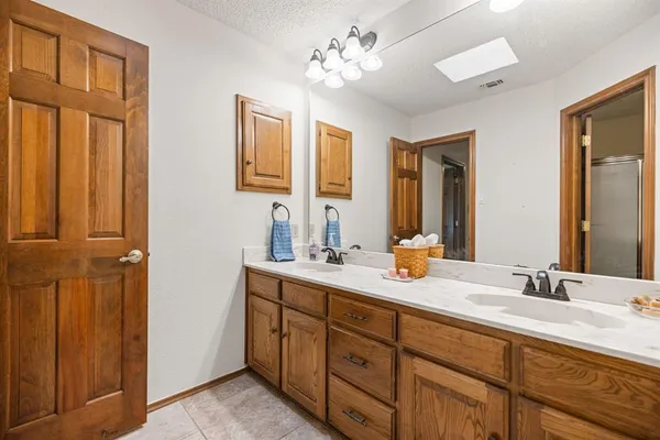 $450,000 | 2036 Parkridge Court, Hurst, TX 76054